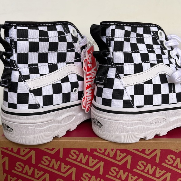 Vans WMNS Sentry Sk8-Hi
Checkerboard
VN0A5KY5705
Sneakers - Picture 14 of 16